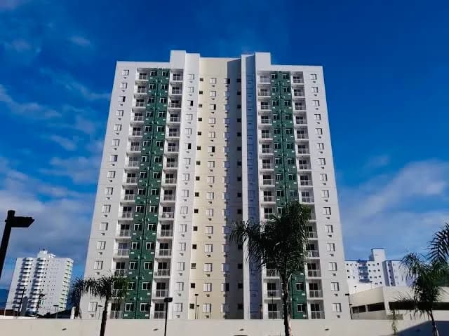 Aluguel em Praia Grande Ocian | 2 dormitórios | 300m da praia | Sacada | Condomínio com lazer